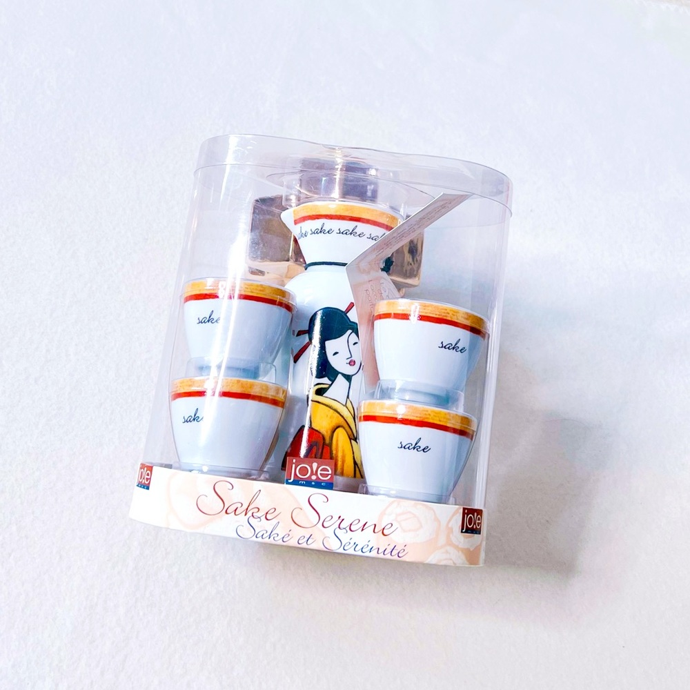Jo!e Sake Serene Set 4 Cups 1 Carafe White Ceramic Geisha Design Gift Japanese